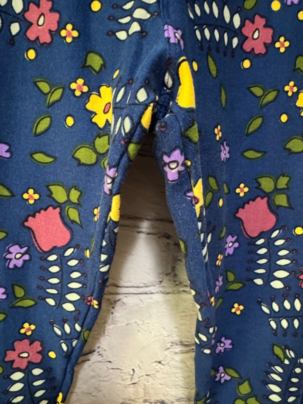 Worn once LuLaRoe TC Floral Leggings in Navy Blue spring & summer floral print - Picture 4 of 9